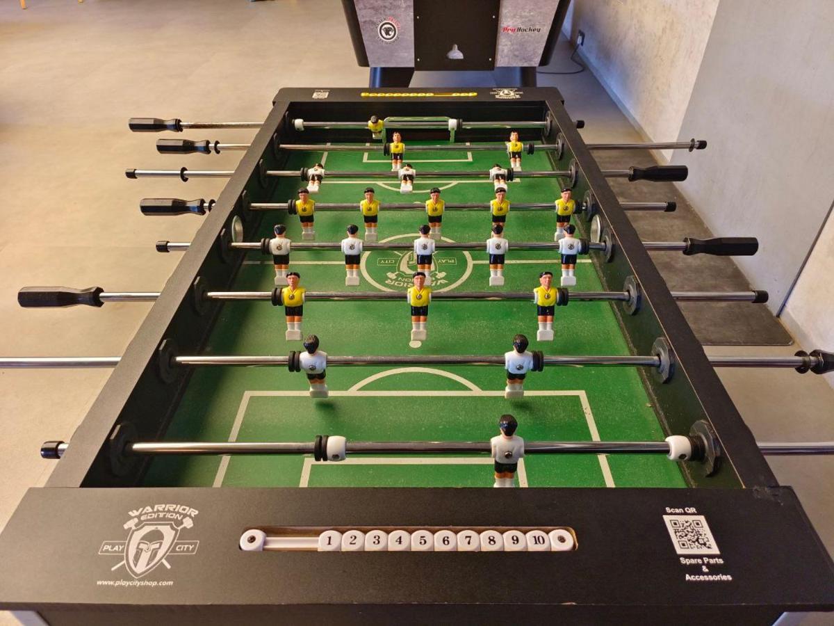 Radisson Resort And Spa โลนาวาลา ภายนอก รูปภาพ A table football table